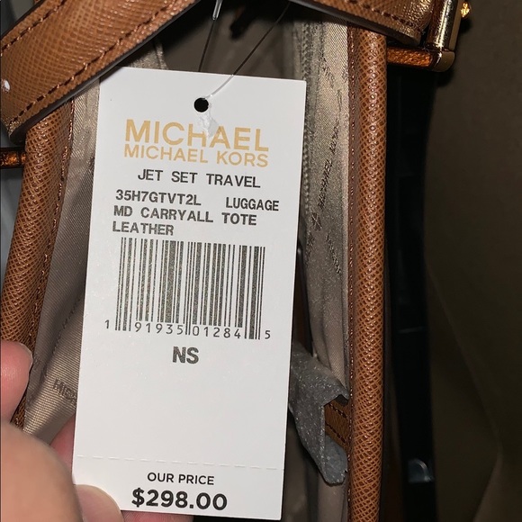 💕NWT! Michael Kors Carryall Tote - Picture 7 of 7